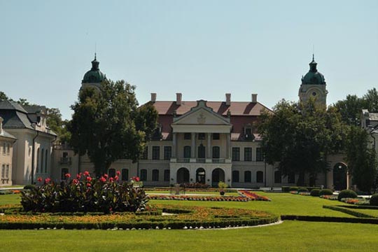 קוֹזְלוֹבְקָה (Kozlowka) - אחוזה בארוקית ומוזיאון של סוצ-ריאליזם